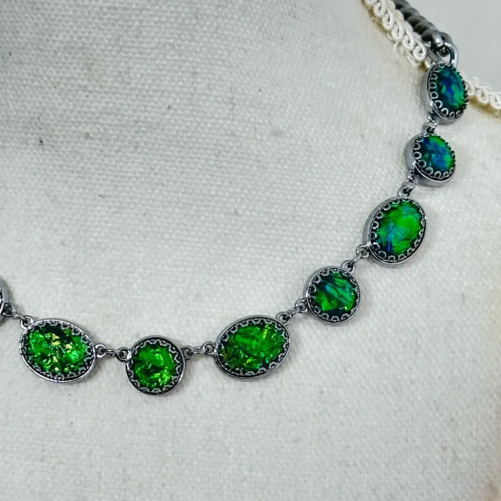 Dragon eye Green Gemstone Necklace - Picture 3 of 4